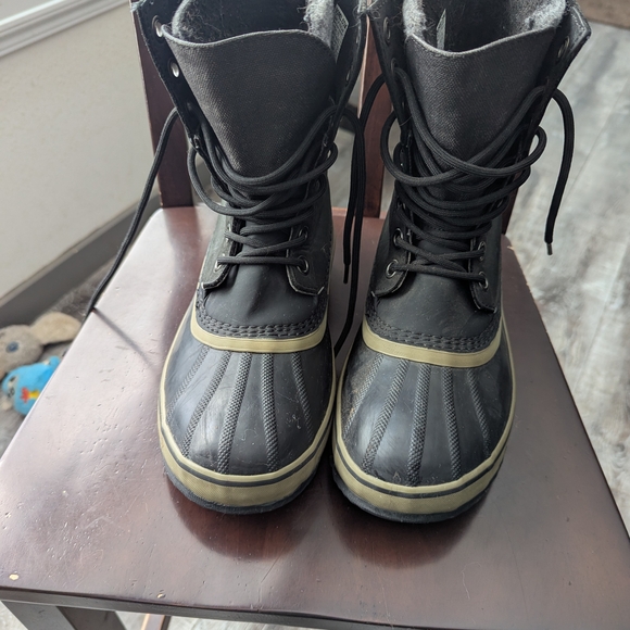 Sorel Black and Tan Men's Boots - Picture 1 of 4